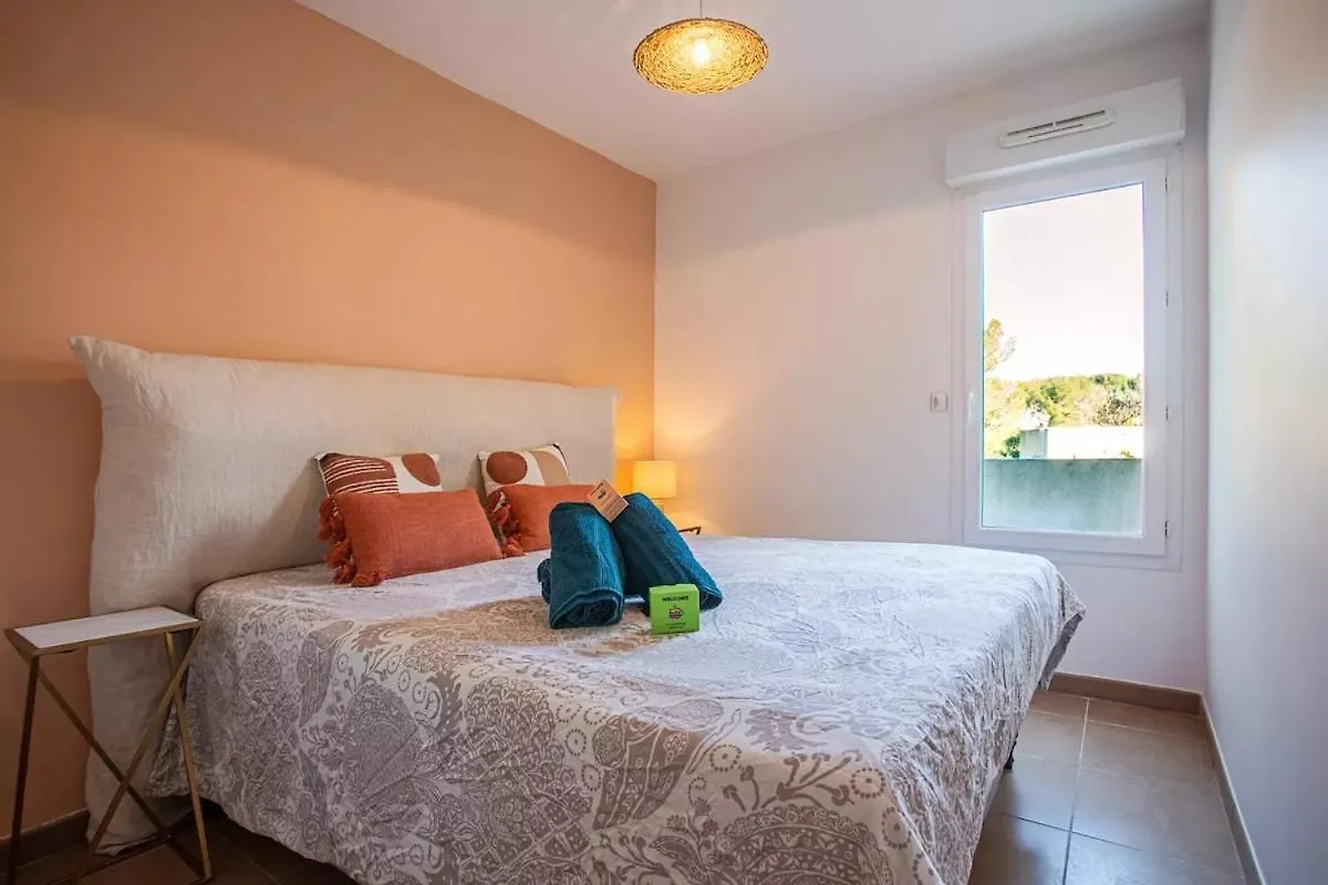 Apartment Charmant 73M Carre -Piscine-500 M De La Mer-Parking Saint-Raphael