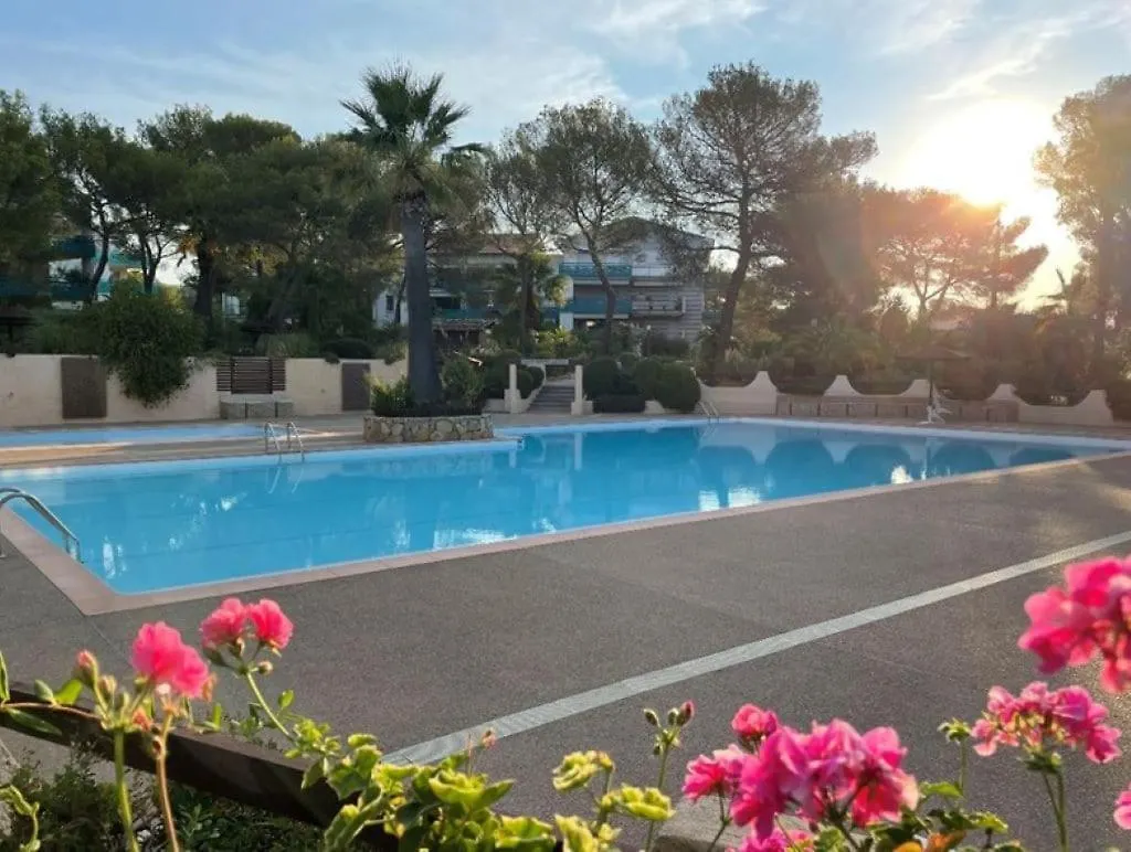 Charmant 73M Carre -Piscine-500 M De La Mer-Parking Saint-Raphael  France